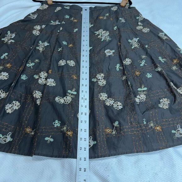 Y2K Anne Klein Gray Floral Embroidered Pleated Skirt Sz 8 Women’s - Picture 4 of 7